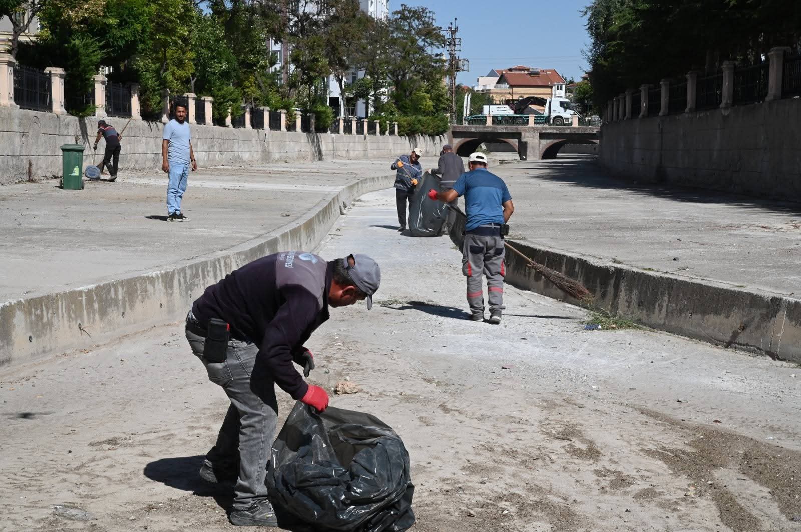 Emirdağ Belediyesi’nden Çaydere’de Temizlik Çalışması