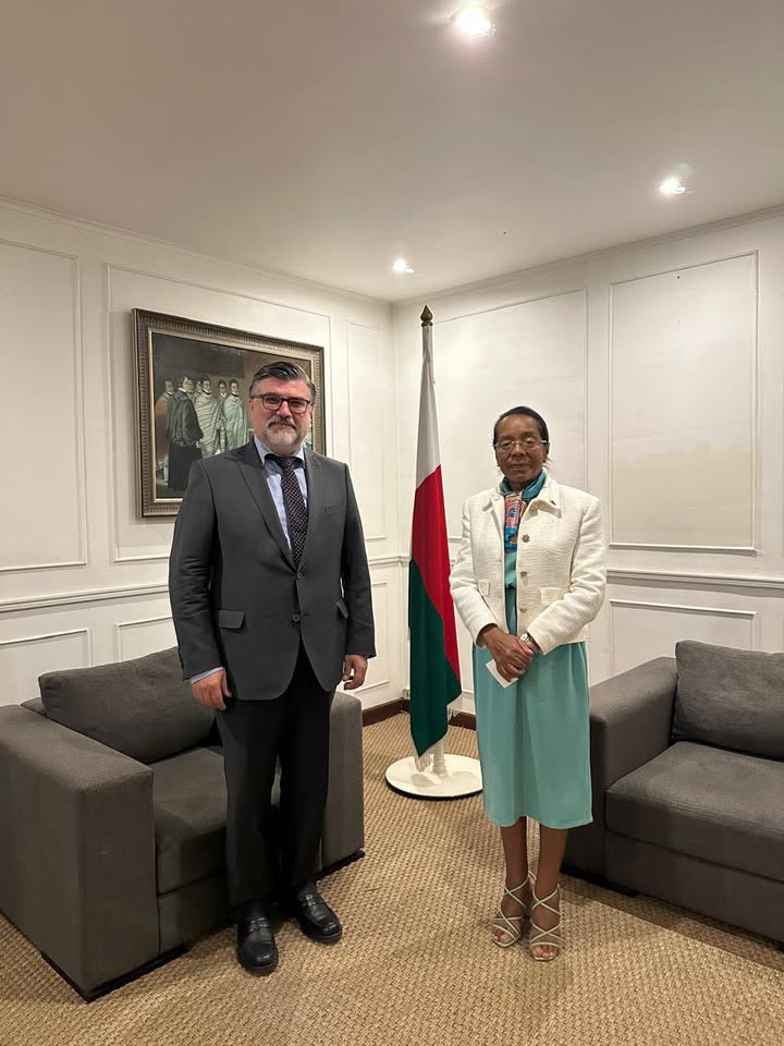 Büyükelçi İshak Ebrar Çubukçu, Madagaskar Dışişleri Bakanı Christine Razanamahasoa'ya Nezaket Ziyaretinde Bulundu