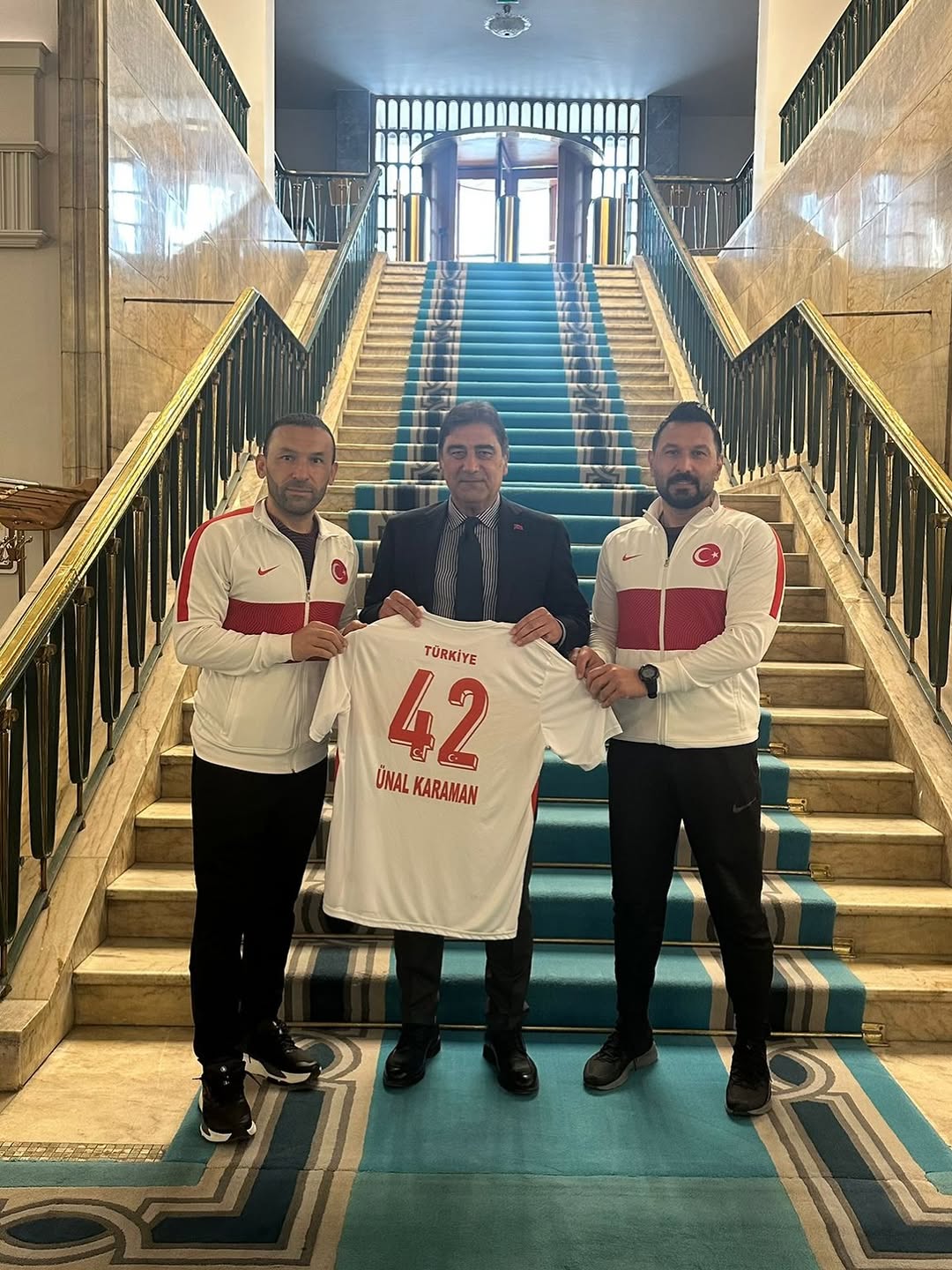 İşitme Engelliler Milli Futbol Takımı TBMM'de Ağırlandı