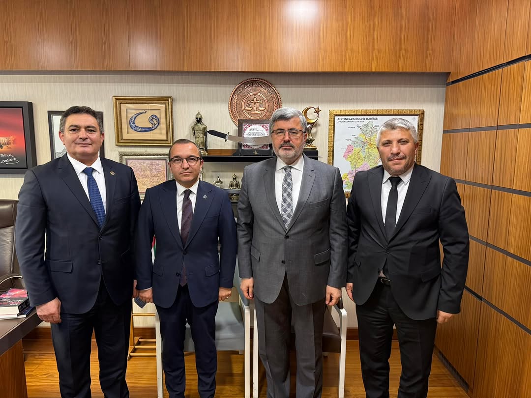 Çobanlar İlçe Kaymakamı, Belediye Başkanı ve AK Parti İlçe Başkanı Gazi Meclisinde Buluştu