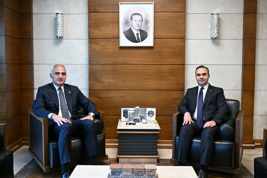 Bakanlar Mehmet Fatih Kacır ve Mehmet Nuri Ersoy Bakanlığımızda Buluştu