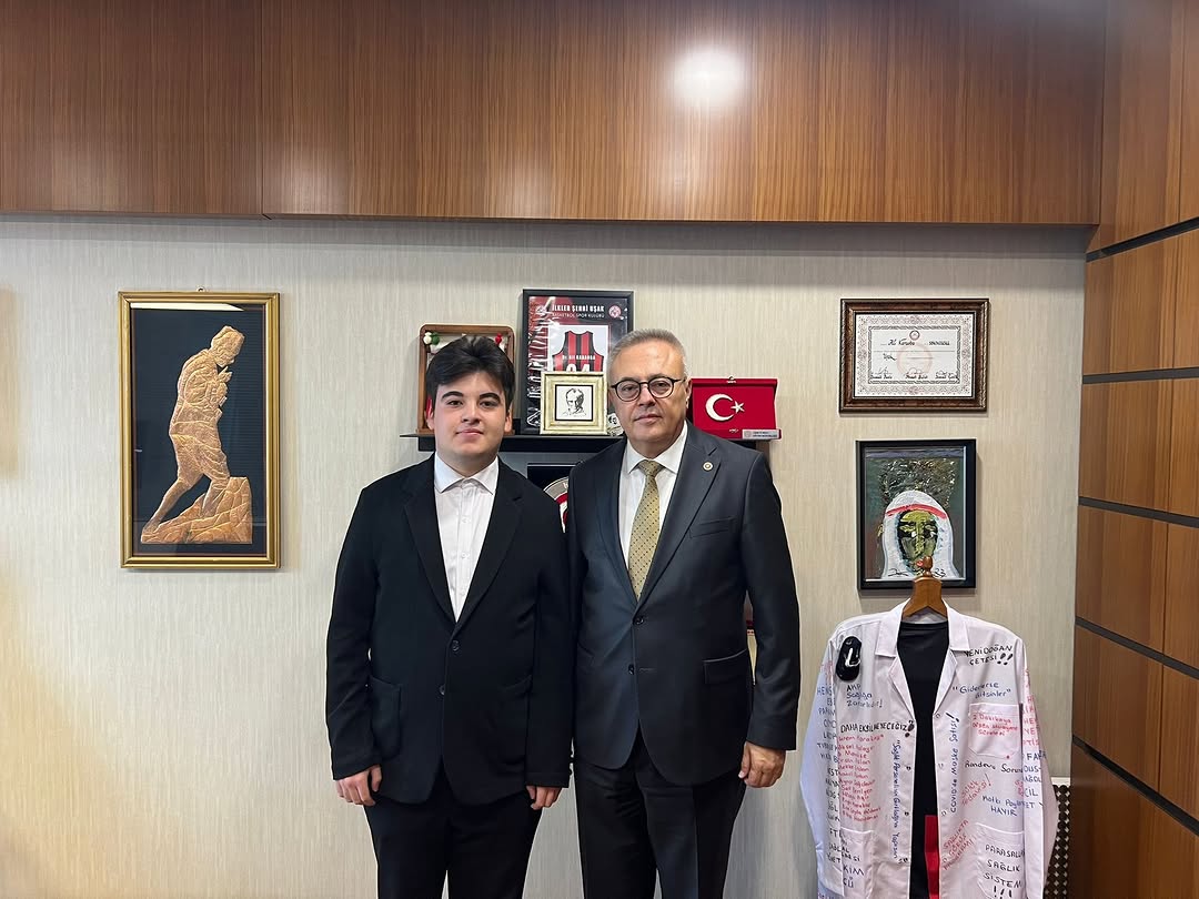 Uşak Milletvekili Ali Karaoba'nın Selçuk Üniversitesi Tıp Fakültesi Öğrencisi Furkan Ünal'a Ziyareti
