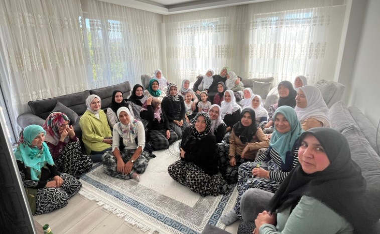 AK KADINLAR NURİBEY’DE “TÜRKİYE YÜZYILI” ÇALIŞMASI YAPTI