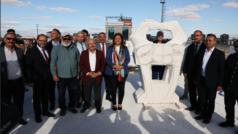 TAŞI SANATLA BULUŞTURUYORUZ