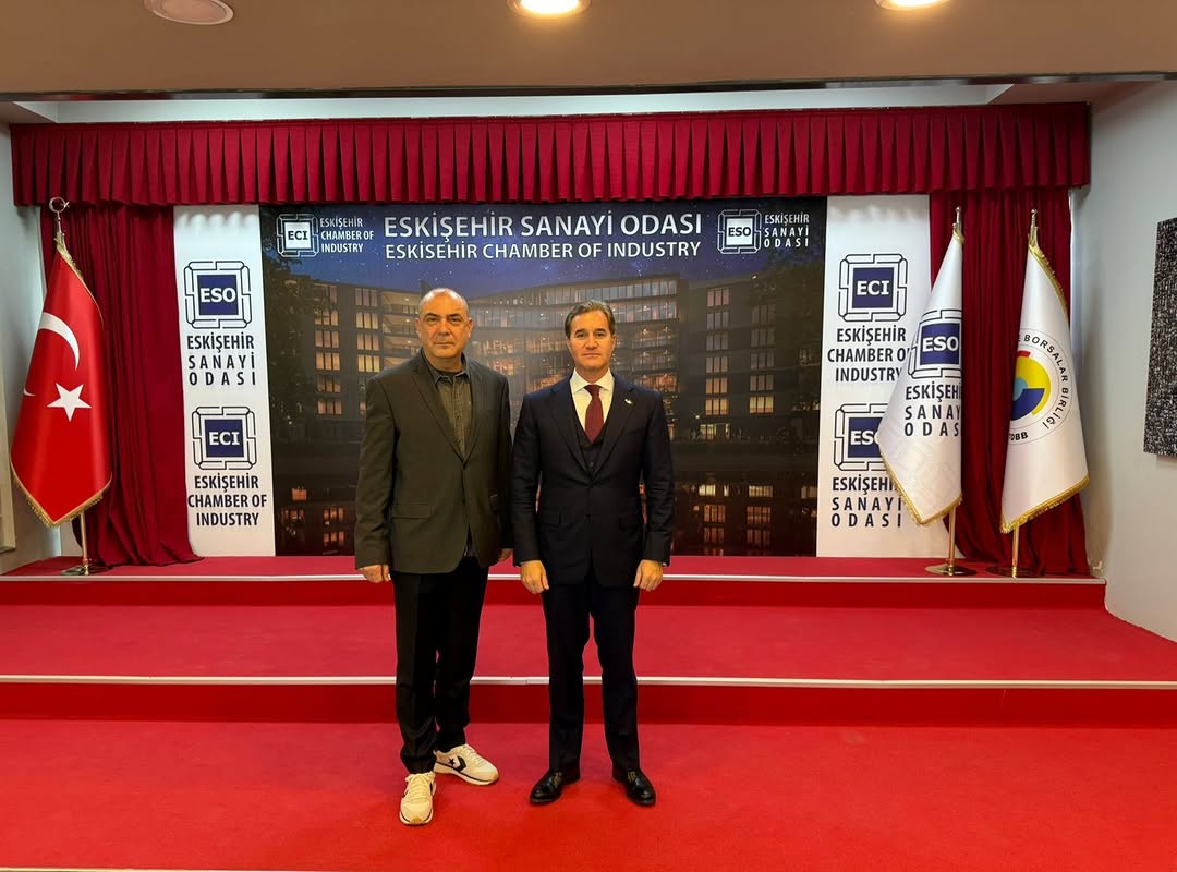 Belçika’nın Eskişehir Fahri Konsolosu ve ETİ Gıda Yönetim Kurulu Başkan Vekili Emir Turan, ESO Başkanı Celalettin KESİKBAŞ’ı ziyaret etti