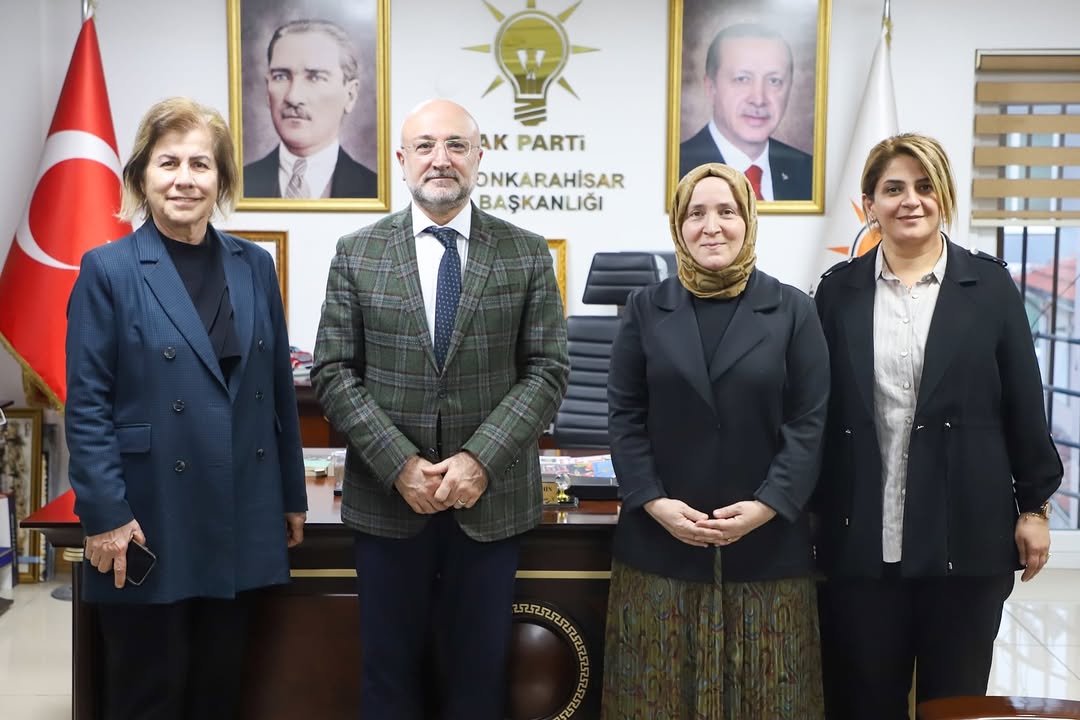 AK Parti Afyonkarahisar İl Başkanı'ndan Kadın Kolları Üyelerine Ziyaret