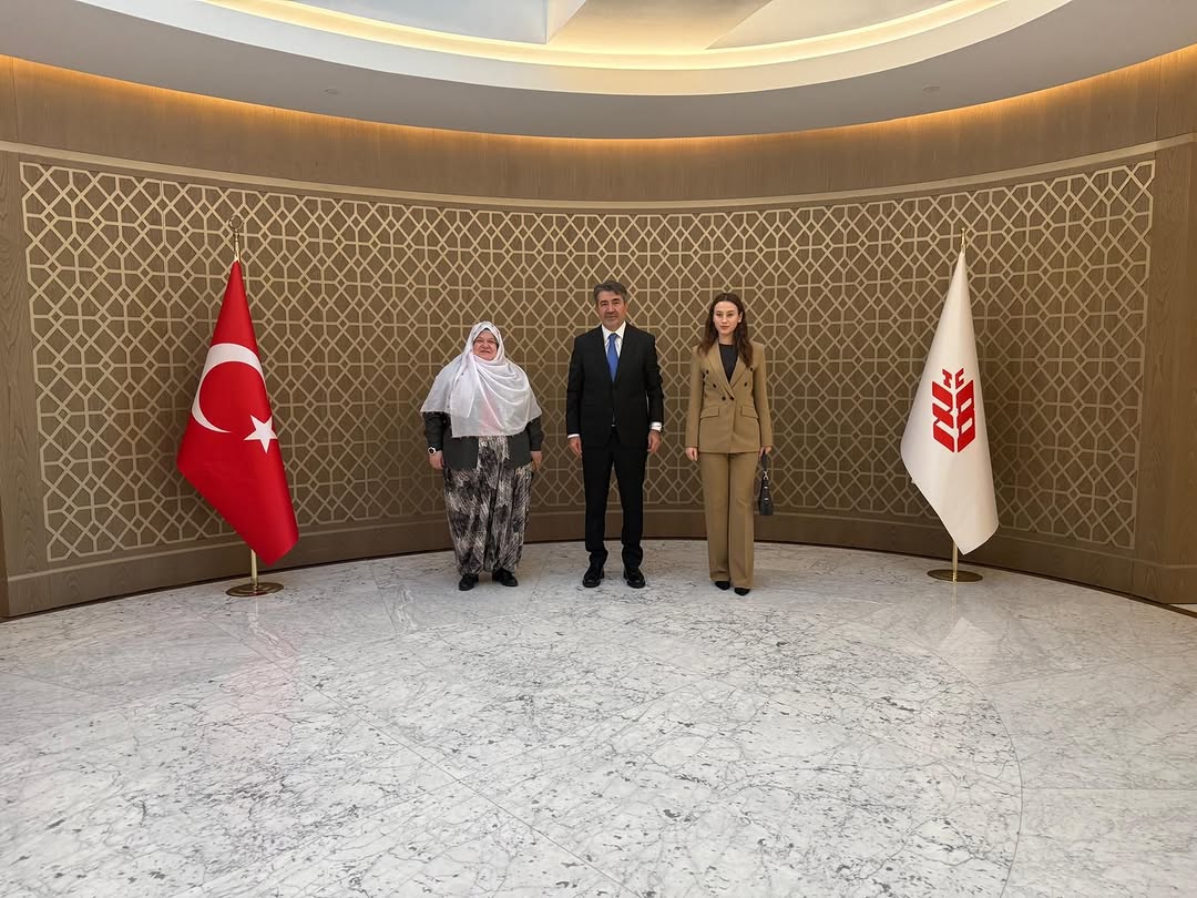 Zeynep Güneş ve Zeynep Çelik Ziraat Bankası Genel Müdürü Alparslan Çakar'ı Ziyaret Etti