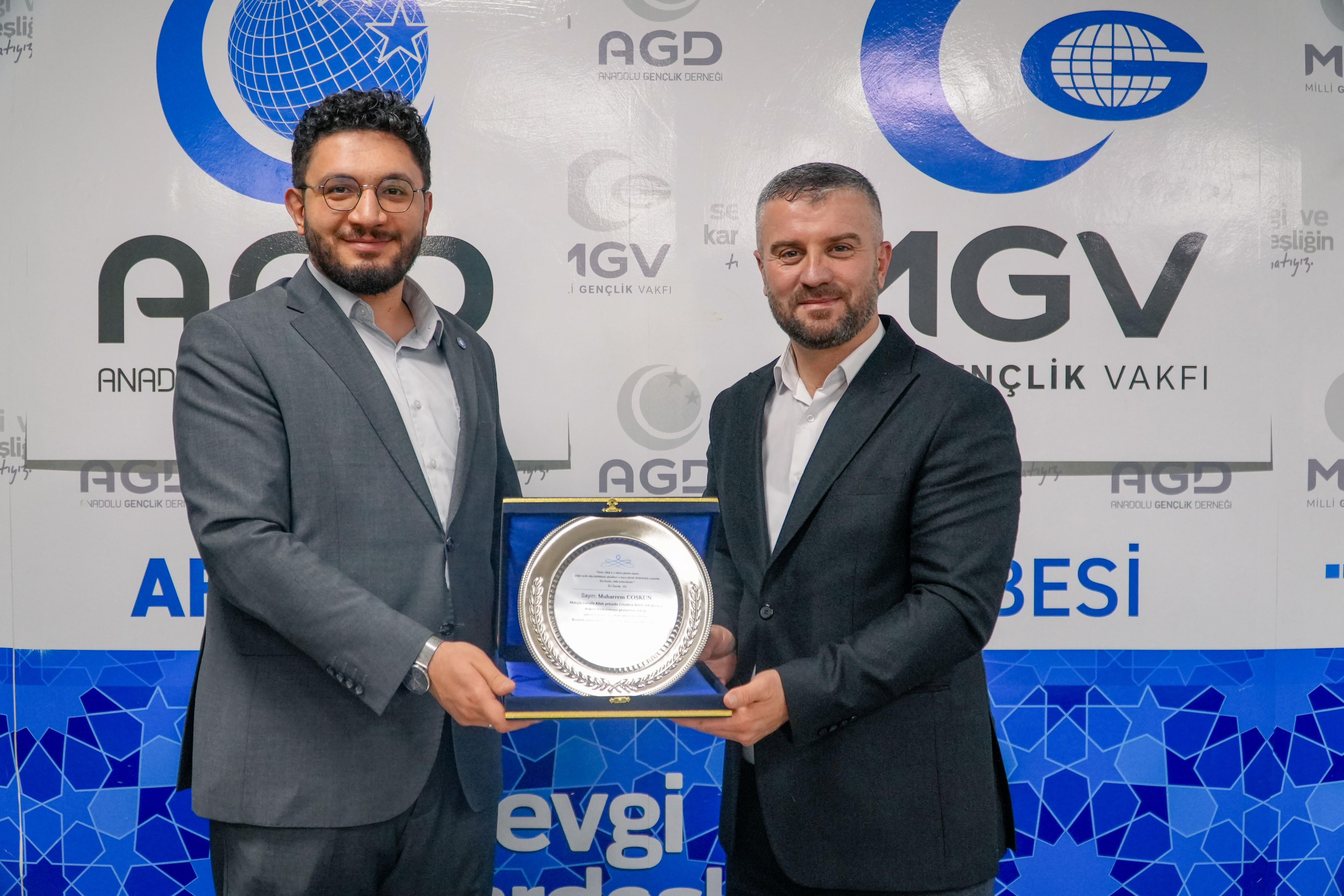 Anadolu Gençlik Derneği'nde Devir Teslim Töreni Gerçekleştirildi