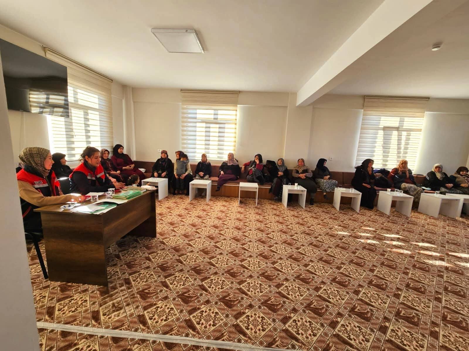 Başmakçı'da Kadın Çiftçilere Tarımsal Destek ve Eğitim Toplantısı