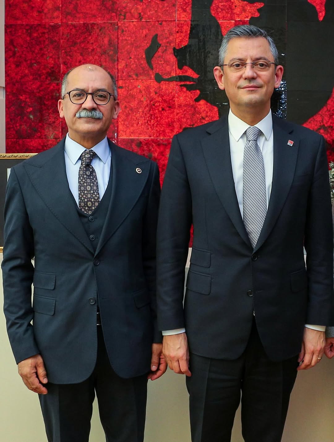 CHP 39. Olağan Kurultayında Genel Başkan Özgür Özel'in Yeniden Seçilmesi Kutlandı