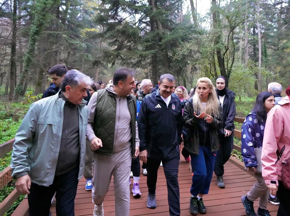 Millî Eğitim Bakanlığı'nın Paylaşımı: Bakan Yusuf Tekin, Öğretmenlerle Doğa Yürüyüşünde Buluştu