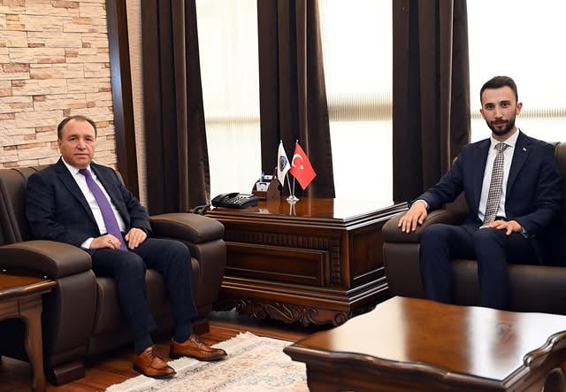 AK Parti Afyonkarahisar İl Gençlik Kolları, Rektör Karakaş'ı Ziyaret Etti