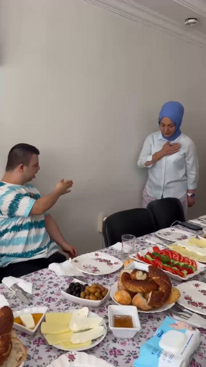 Afyonkarahisar Emniyet Müdürü Otistik Çocuklarla Kahvaltıda Bir Araya Geldi