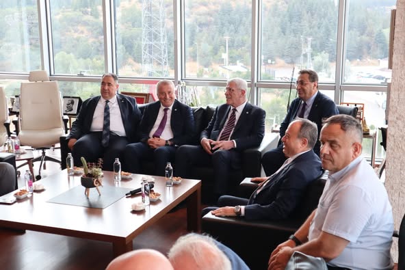 İyi Parti Genel Başkan Yardımcısı Olgun, Afyonkarahisar Ticaret ve Sanayi Odası'nı Ziyaret Etti