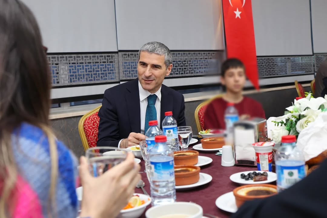 Valimiz Dr. Naci Aktaş, Çocuklarla İftar Yemeği Yaptı