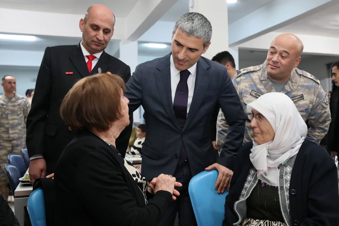 Afyonkarahisar Valiliği'nin İftar Programına Katılan Vali Dr. Naci Aktaş'tan Övgü Dolu Sözler
