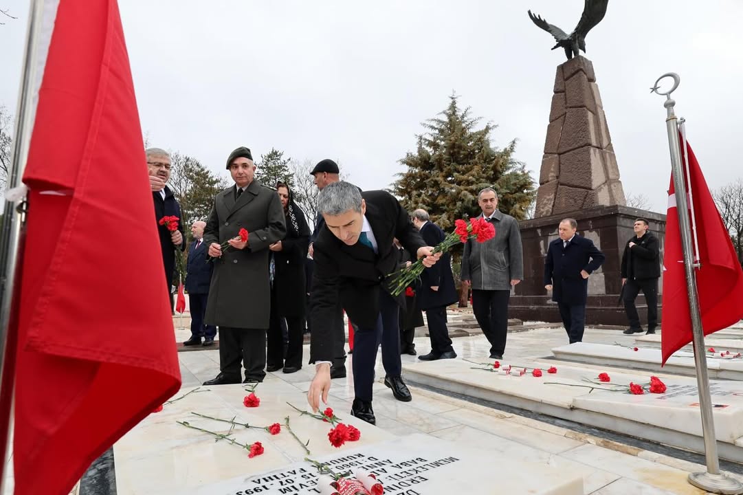 Afyonkarahisar Valiliği'nin Ramazan Bayramı Bayramlaşma Programı Kapsamındaki Hava Şehitliği Ziyareti