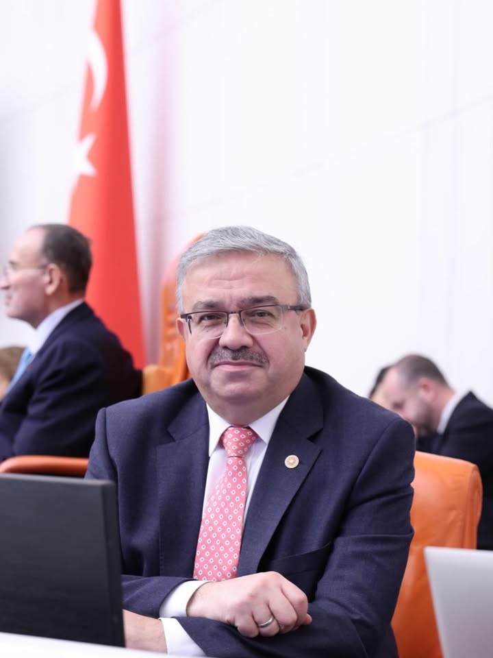 TBMM Genel Kurulu'nda Nöbetçi Divan Üyesi Olarak Görev Yapan Milletvekilinden Mesaj