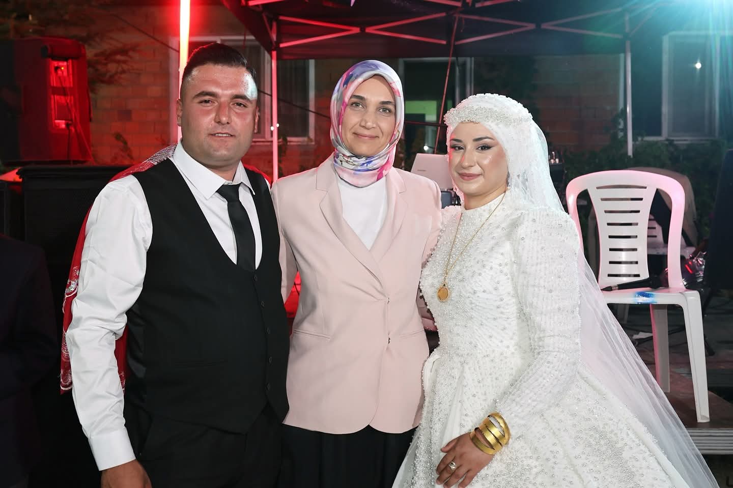 Afyonkarahisar Valisi, Genç Çifte Mutluluk Diledi