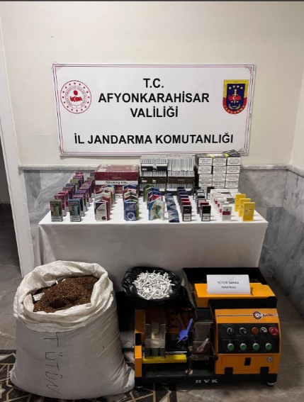 Afyonkarahisar'da Kaçak Sigara ve Tütün Operasyonu: Binlerce Makaron Ele Geçirildi
