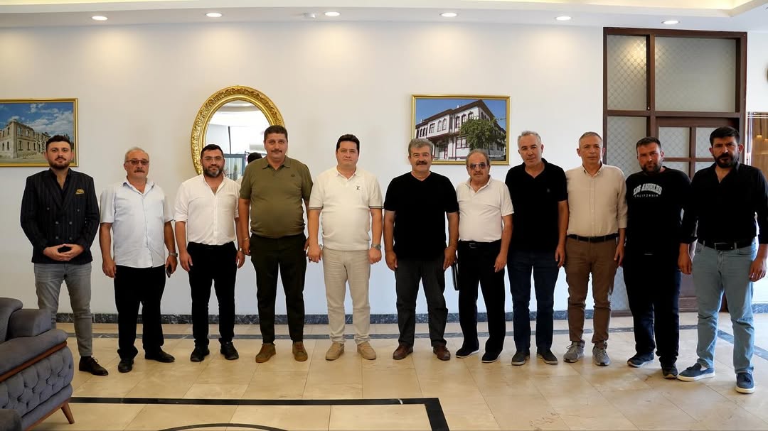 Bolvadin'de Birlik ve Dayanışma Yemeği: Siyasi Parti Başkanları Buluştu