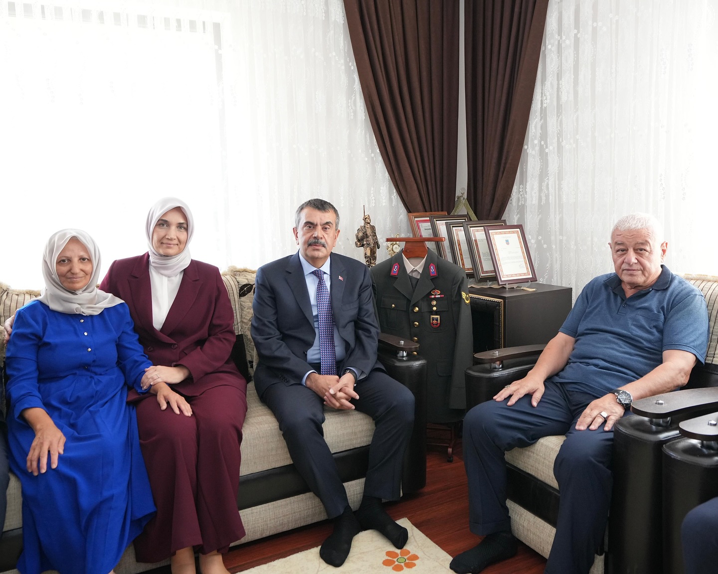 Millî Eğitim Bakanı Tekin, Şehit Ailesini Ziyaret Etti