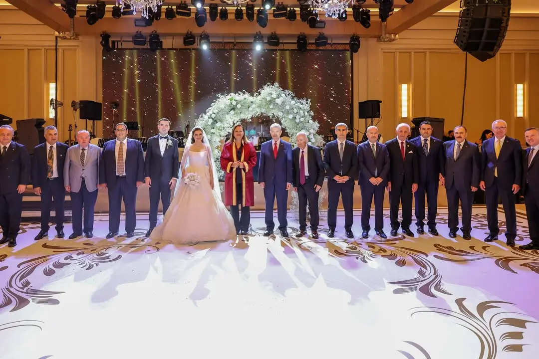 Afyonkarahisar Belediye Başkanı Burcu Köksal, Gülce Arabacı ve Ömer Kocaşaban Çiftinin Nikah Şahitliğini Yaptı