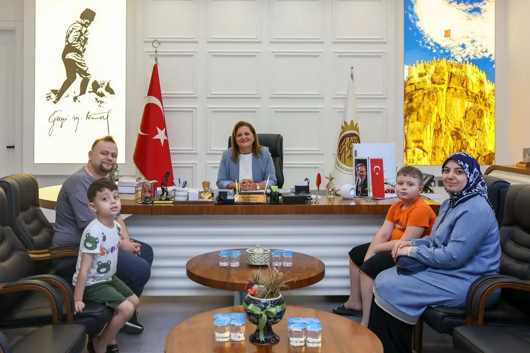 Afyonkarahisar Belediye Başkanı Burcu Köksal, İzmir’deki Hemşehrimiz Harun Yılmaz ve Ailesini Ağırladı