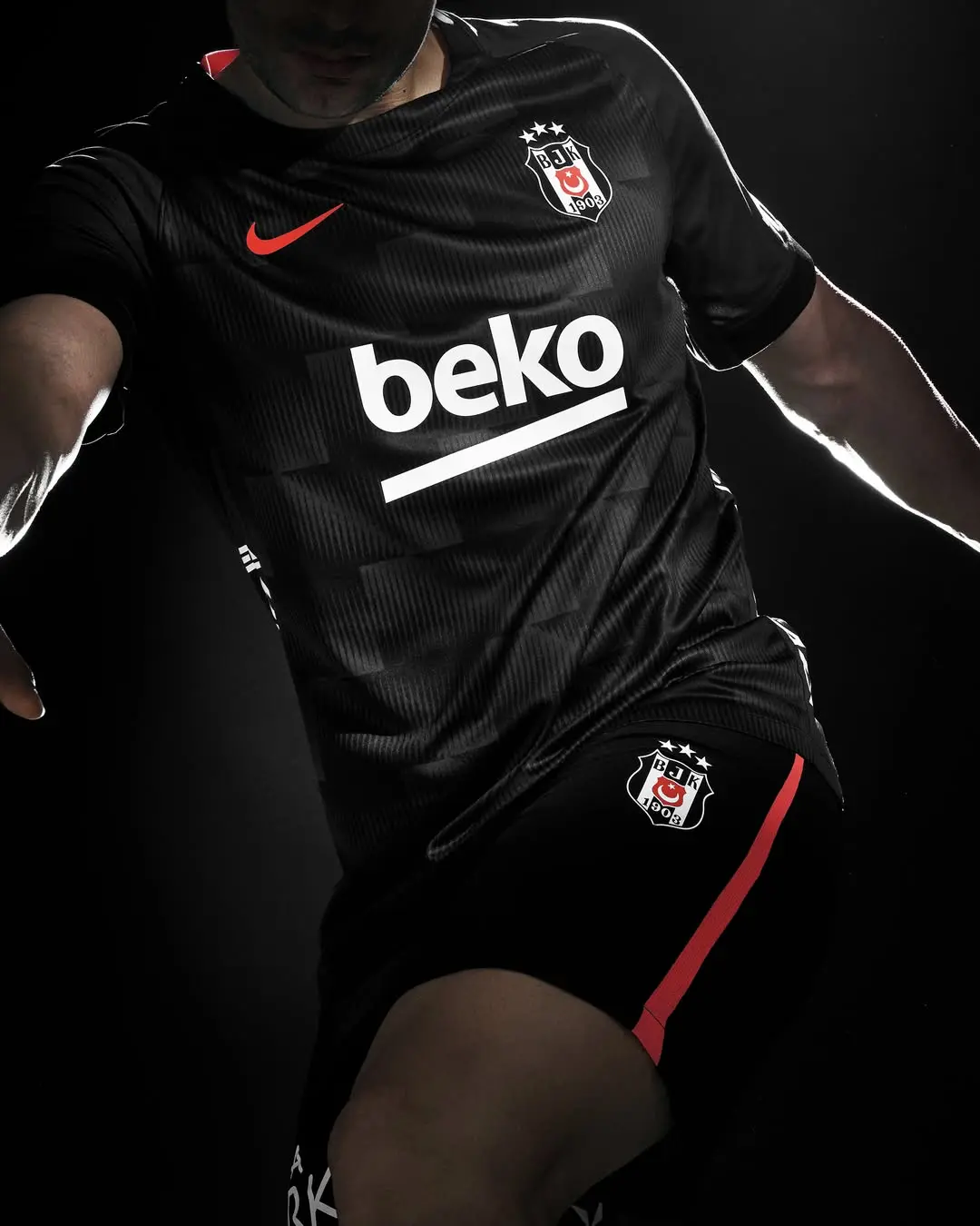 Beşiktaş'ın Yeni Forma Kitleri Tanıtıldı