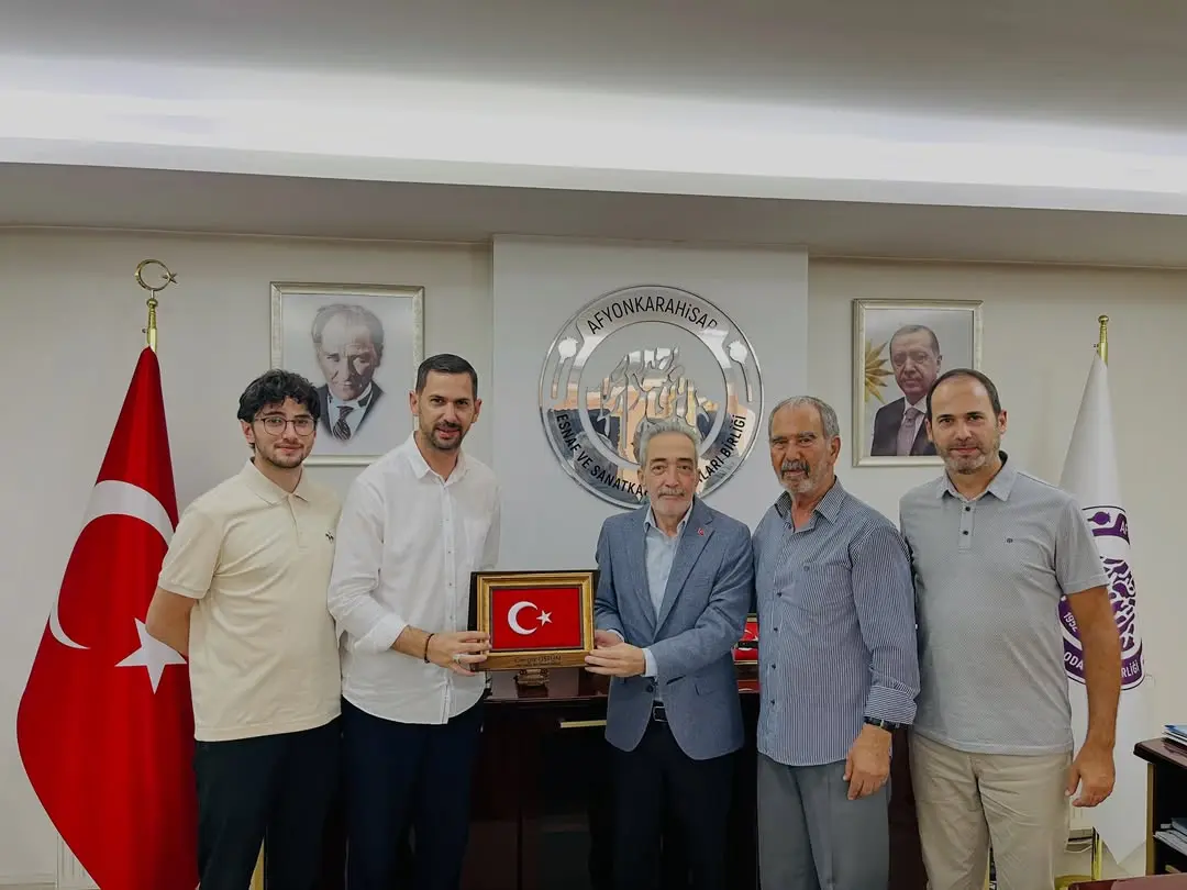 İYİ Parti Geçmiş Dönem Belediye Başkan Adayları Afyonkarahisar Esnaf ve Sanatkarlar Odaları Birliği Başkanı Cengiz ÜSTÜN'ü Ziyaret Etti