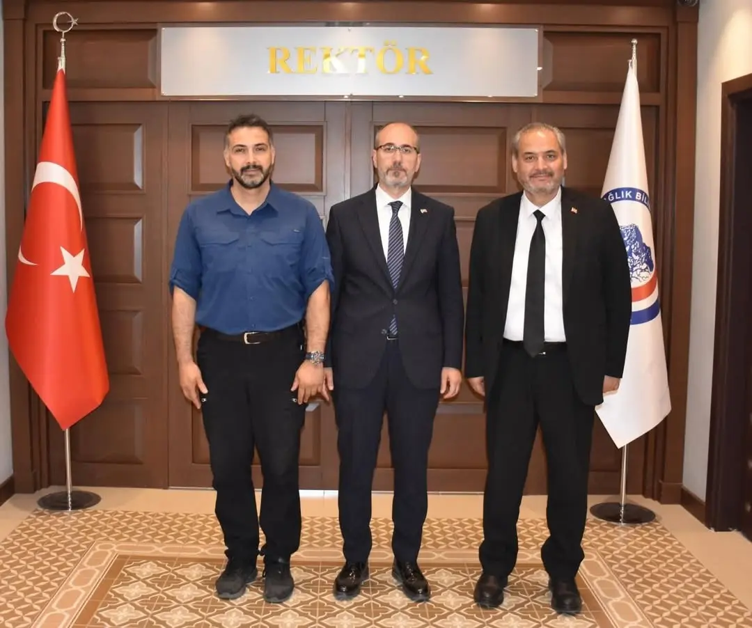 Rektörümüz Prof. Dr. Adem Aslan, Afyonkarahisar İl Sağlık Müdürü Dr. Hakkı Öztürk’ü makamında Ağırladı