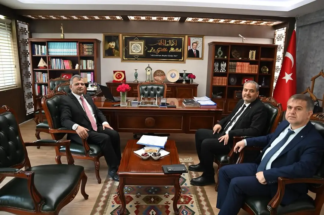 Rektörümüz Prof. Dr. Adem Aslan, Emirdağ Belediye Başkanı Serkan Koyuncu’yu Ziyaret Etti