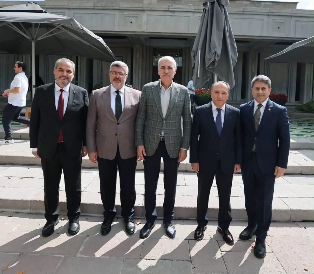Rektörümüz Prof. Dr. Adem Aslan ve TBMM Başkanı Numan Kurtulmuş Meclis Camii Önünde Buluştu