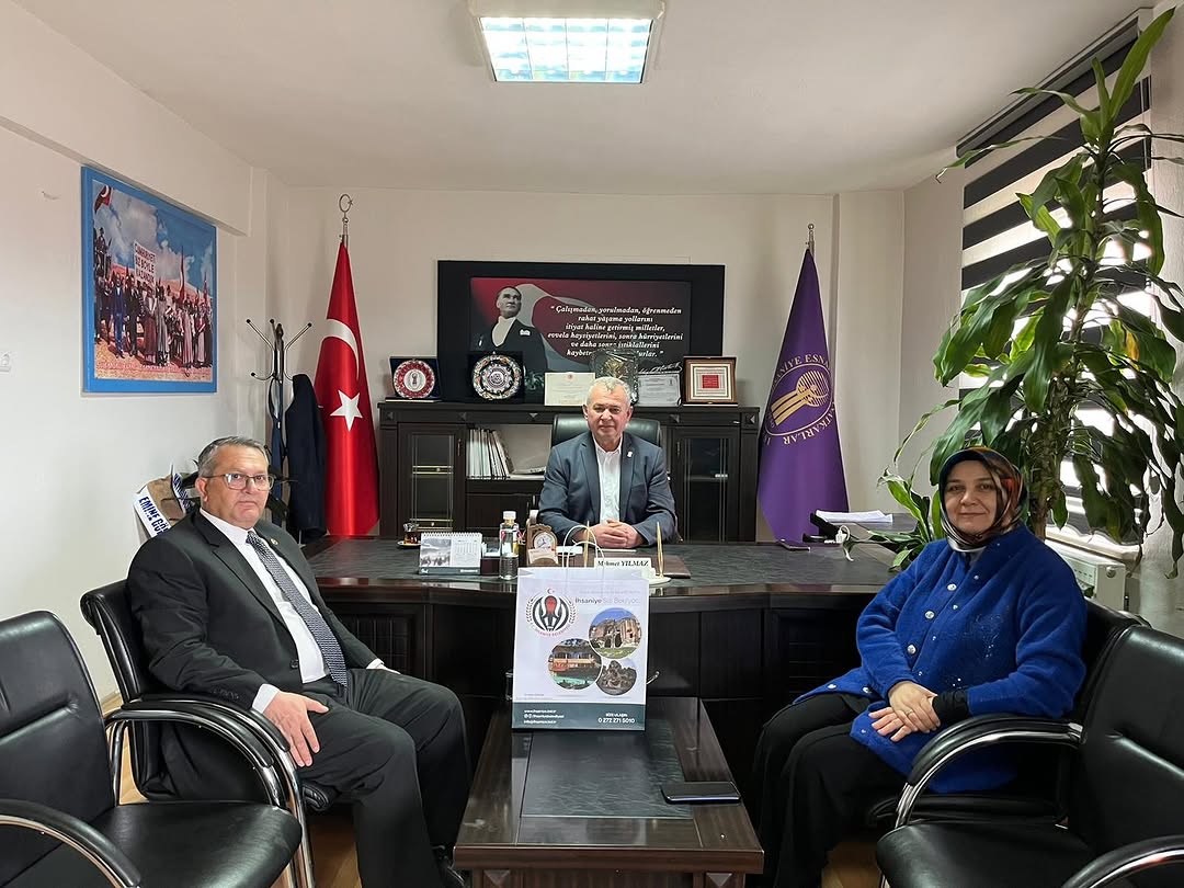 İhsaniye Belediye Başkanı Emine Gökçe, Esnaf Odası Başkanı Mehmet Yılmaz'ı Ziyaret Etti