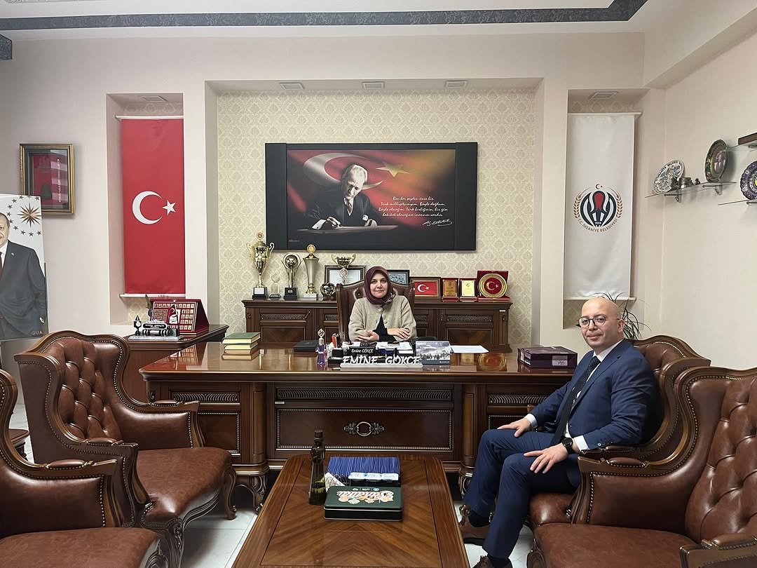 Ziraat Bankası İhsaniye Şubesi'ne Yeni Atanan Şube Müdürü Belediye Başkanı Emine Gökçe'yi Ziyaret Etti