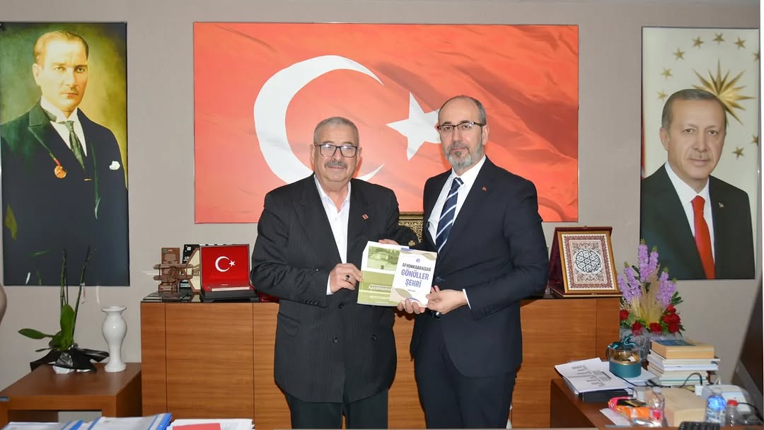 Afyonkarahisar Yazarlar ve Şairler Derneği Başkanı Muharrem Günay, İl Sağlık Müdürü Dr. Hakkı Öztürk’ü Ziyaret Etti