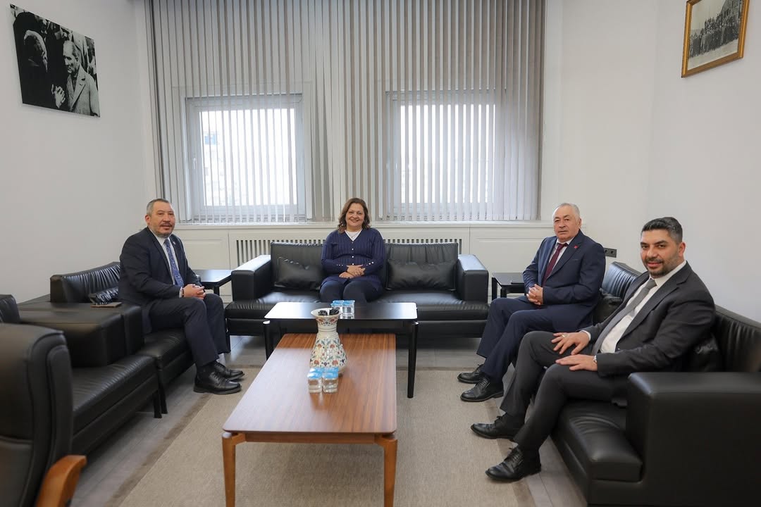 Dinar Belediye Başkanı Veysel Topçu, Afyonkarahisar Belediye Başkanı Burcu Köksal'ı Ziyaret Etti
