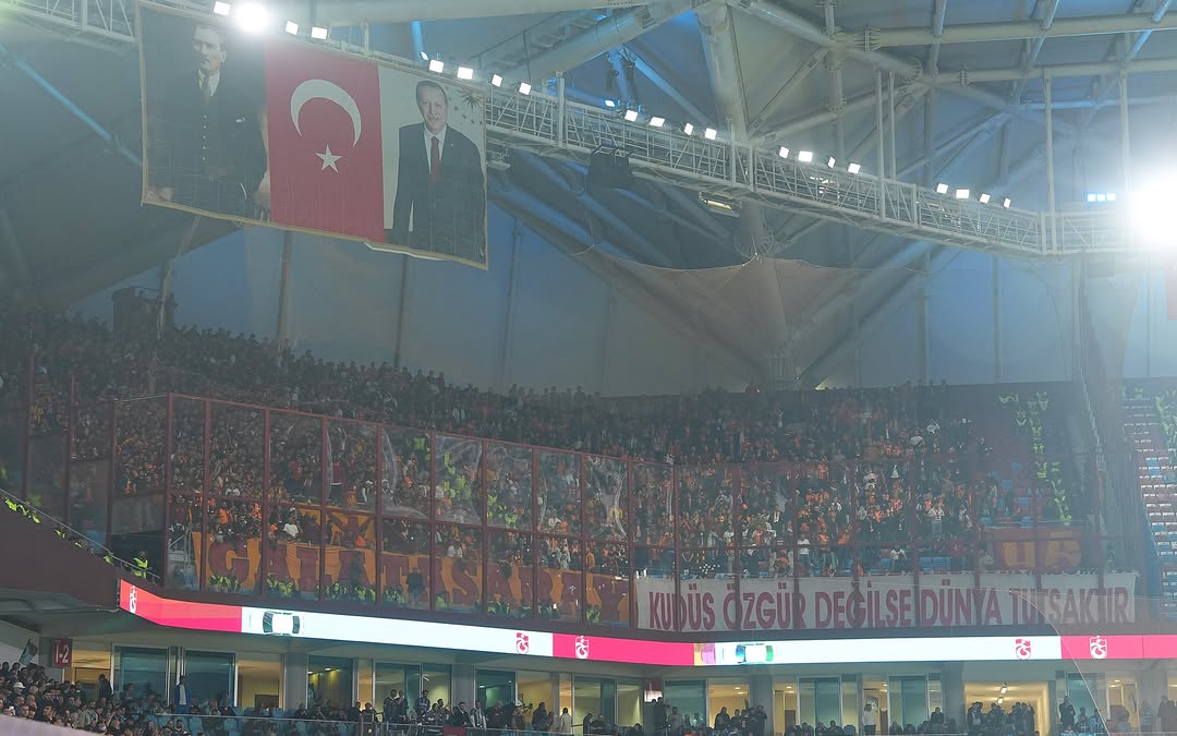 Galatasaray Taraftarı Takımını NextLevel'a Taşımak İçin Tribünde!