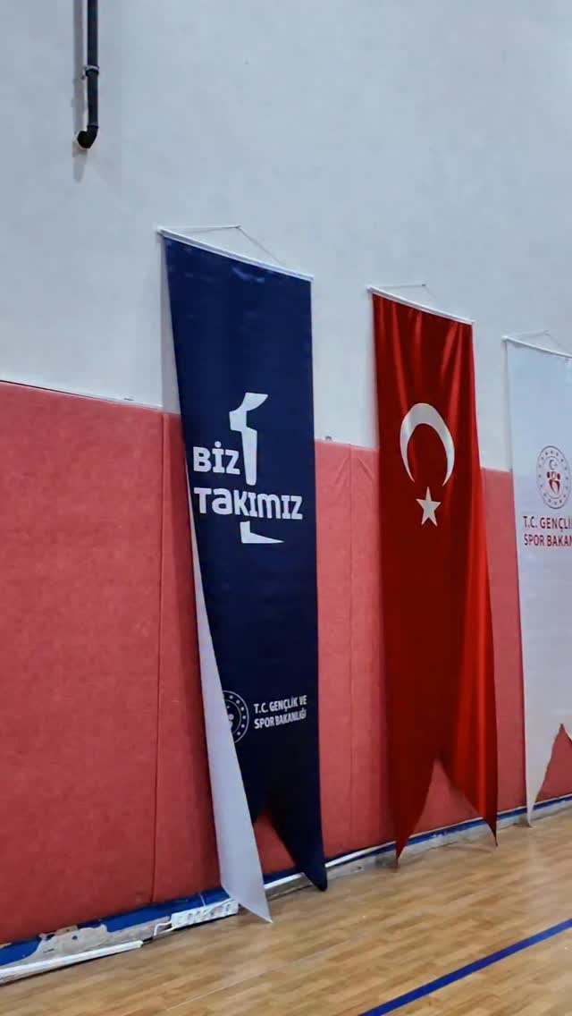 Gençlik ve Spor Bakanlığı'nın Yürüttüğü 'Biz Bir Takımız Projesi' Şehit Ayhan Sarıçiçek Gençlik Merkezinde Başladı