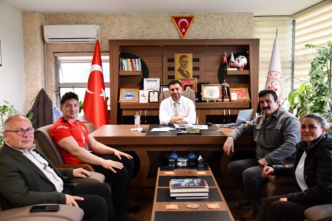 Milli Sporcu Beytullah Gökhasan'dan Afyonkarahisar Gençlik ve Spor İl Müdürlüğü'ne Ziyaret