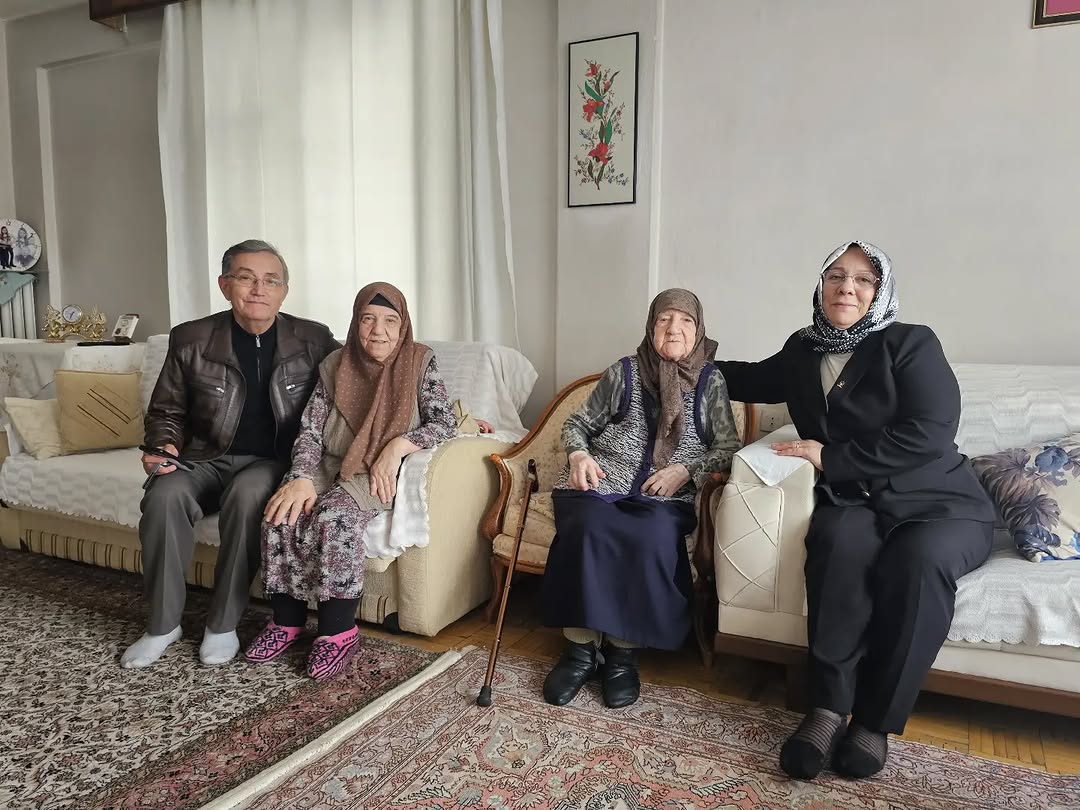 AK Parti Afyonkarahisar İl Kadın Kolları'ndan Şehit Ailesine Ziyaret