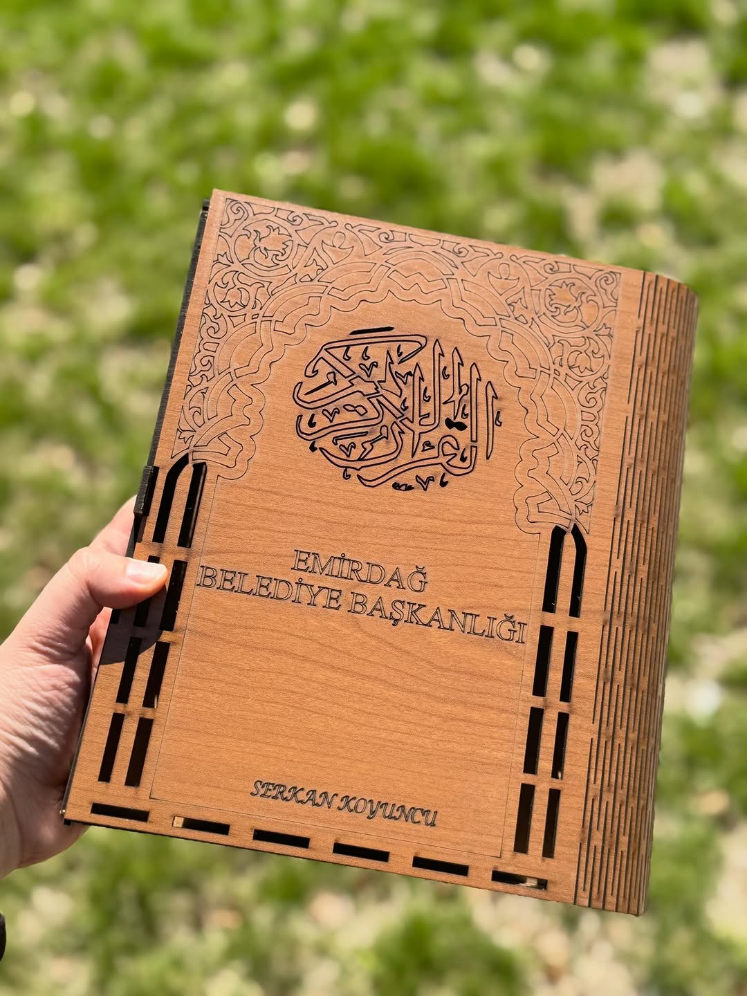 Emirdağ Belediye Başkanı Serkan Koyuncu'nun Özel Kur'an Kabı Paylaşımı