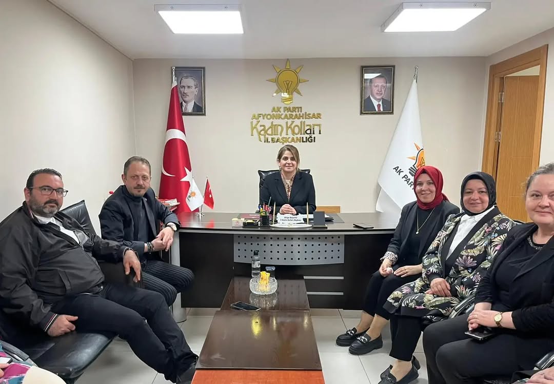 AK Parti Afyonkarahisar İl Kadın Kolları Başkanı Hülya Kalaycı, Yerel Basın Temsilcilerini Ağırladı