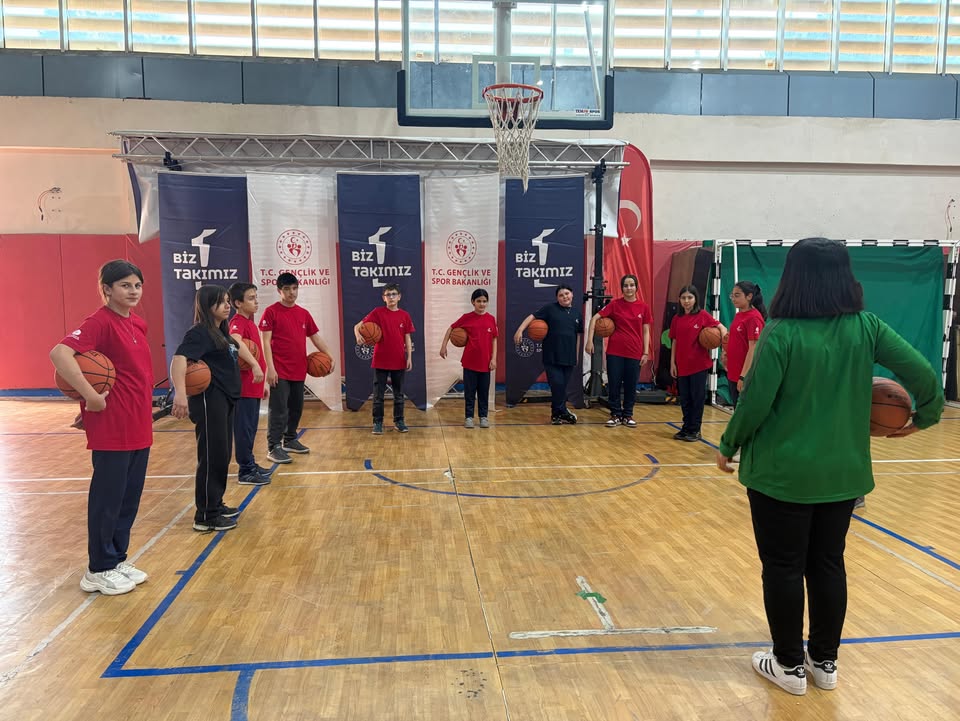 Afyonkarahisar Gençlik ve Spor İl Müdürlüğü'nün 'Biz Bir Takımız' Projesi 5. Hafta Etkinlikleri