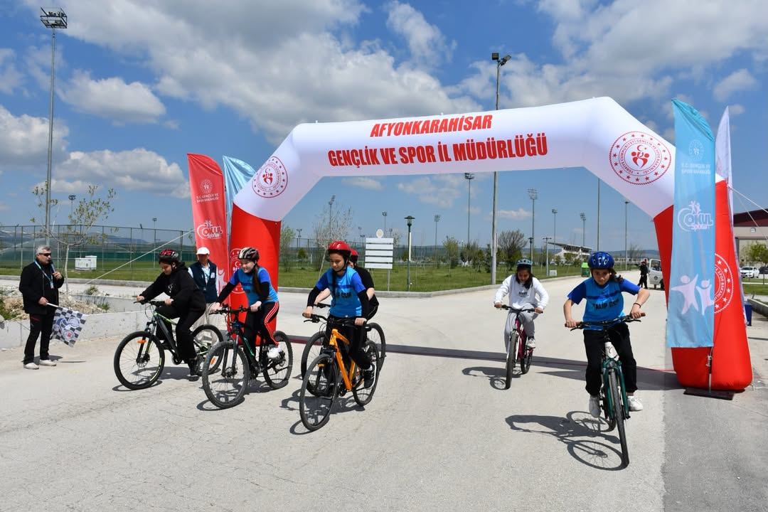 Afyonkarahisar Gençlik ve Spor İl Müdürlüğü Okul Sporları Bisiklet Yarışlarında Dereceler Belli Oldu