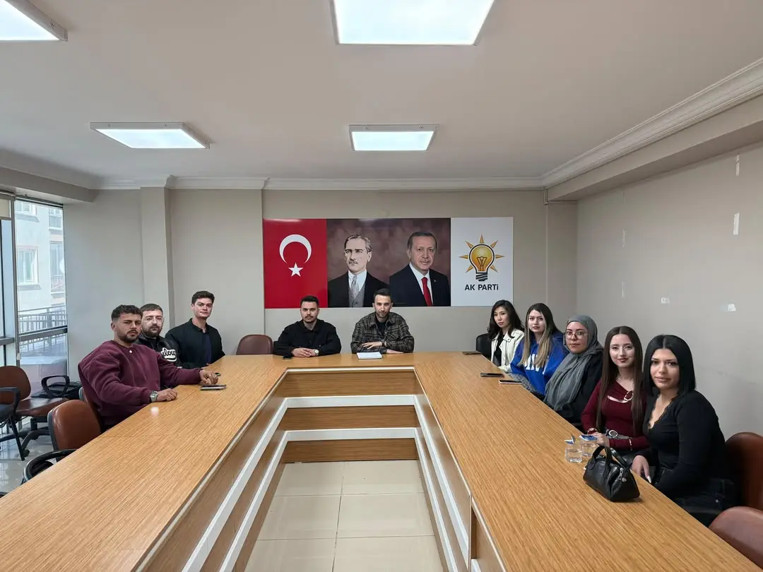 Ak Parti Afyonkarahisar İl Gençlik Kolları Başkanı Mehmet Emin İntepe İle Yürütme Kurulu Toplantısı Gerçekleştirdi