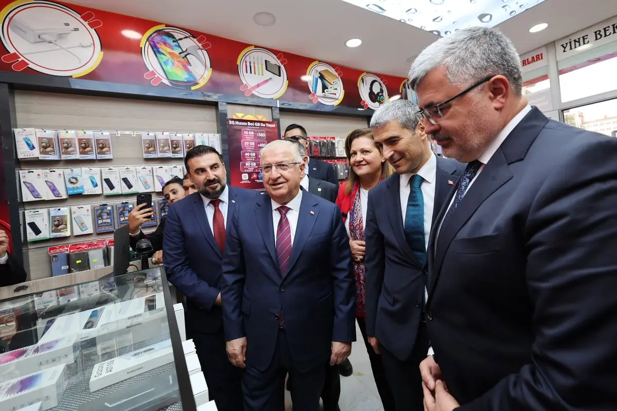 Bakan Güler ve Vali Aktaş Esnafı Ziyaret Etti