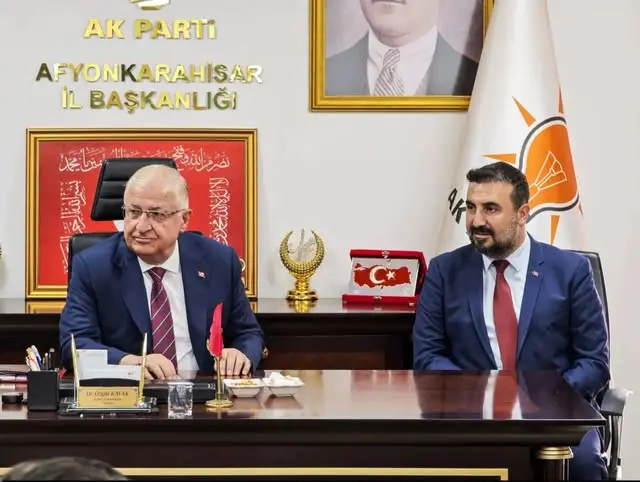 Bakan Yaşar Güler Afyonkarahisar'da esnafla buluştu