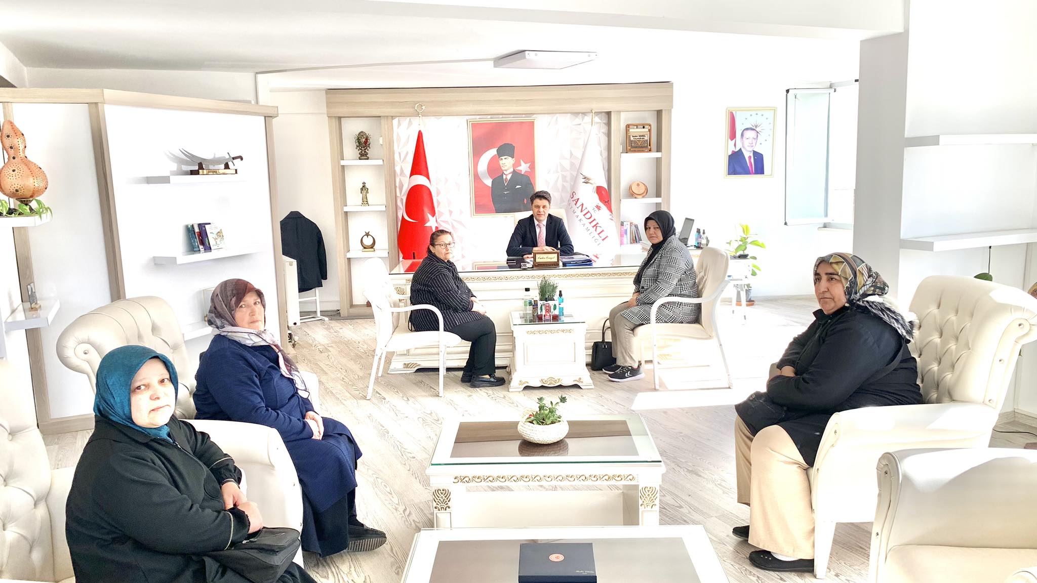 Sandıklı Kadın Kooperatifi'nden Kaymakama Ziyaret