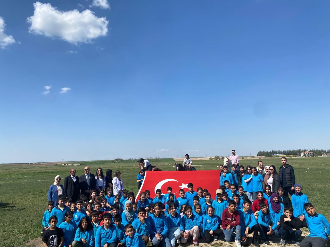 Emirdağ'da 23 Nisan Coşkusu Atlarla Yaşandı